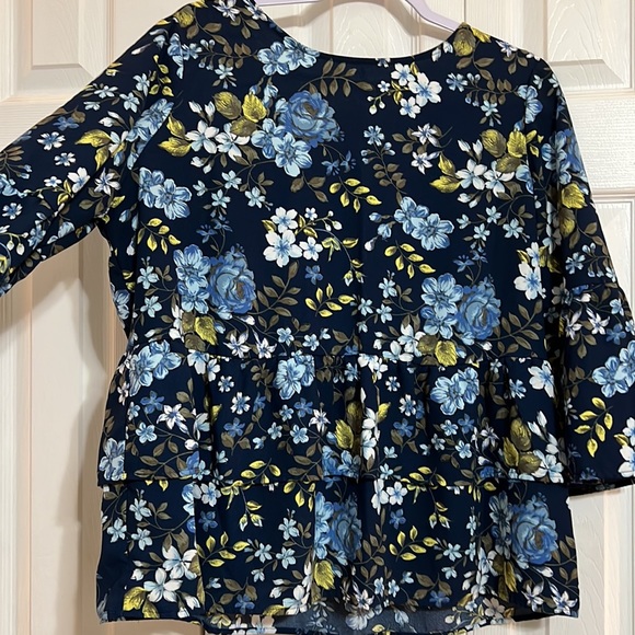 Time & Tru Ladies Floral Top Blouse Size L (12/14) - Picture 2 of 4